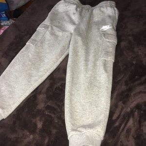 Nike Boys Small 7/8 Gray Sweatpants with pockets excellent condition